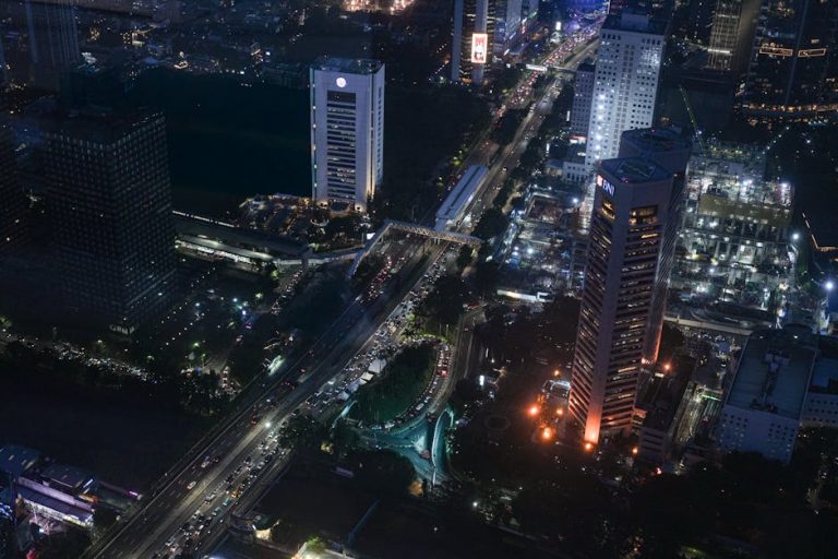 Анализ рынка в США и обучение инвестированию и трейдингу